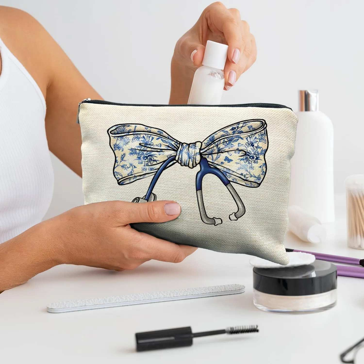 Chinoiserie Coquette Bow Stethoscope Nurse Makeup Bag, Nurse Gifts for Women Cosmetic Bags, Nurse Week Gifts Makeup Pouch, Nurse Appreciation Gifts Zipper Pouch