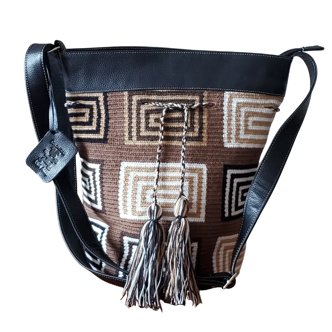 Elegant Wayuu Bag with Leather Drawstring