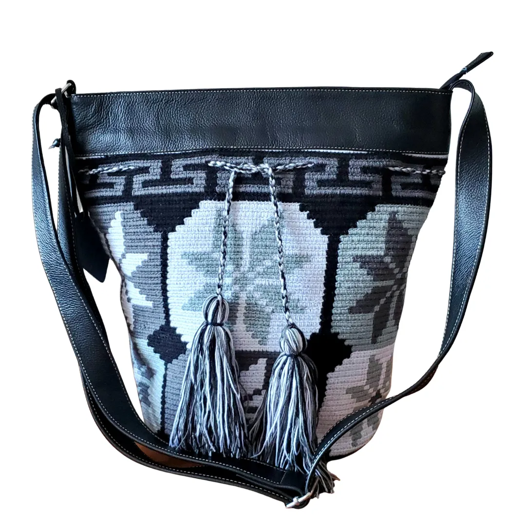 Elegant Wayuu Bag with Leather Drawstring