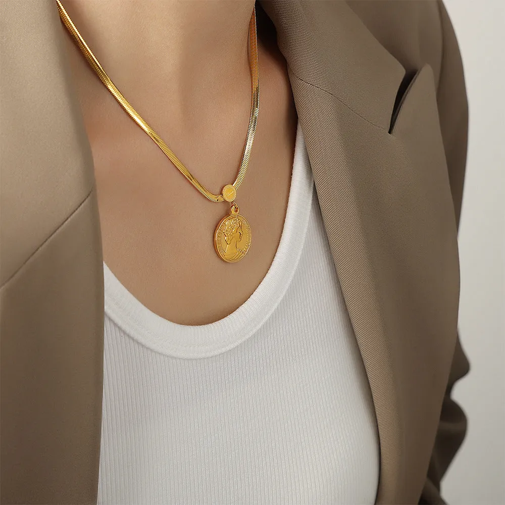 Luxurious Titanium Steel Gold-Plated Portrait Medallion Pendant Necklace for Fashionable Women